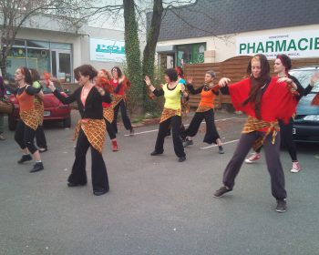 Carnaval de Pellouailles : Animation danse africaine, à Angers, en Maine-et-Loire